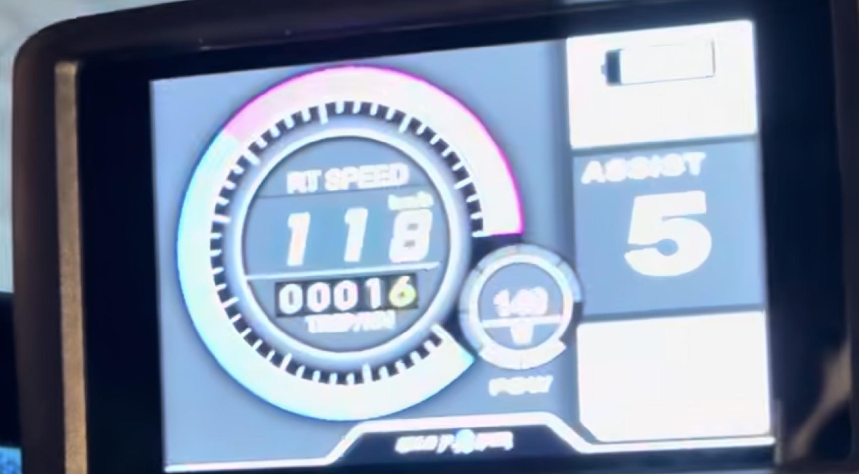 Politie in Enschede confiscate illegale skinnybike van 120 km/u van vluchtende jongeren