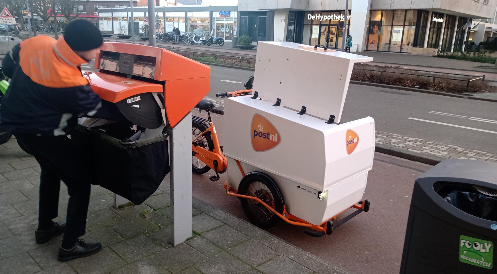 PostNL levert minder pakketten; sterke daling in bestellingen vanuit Aziatische webwinkels