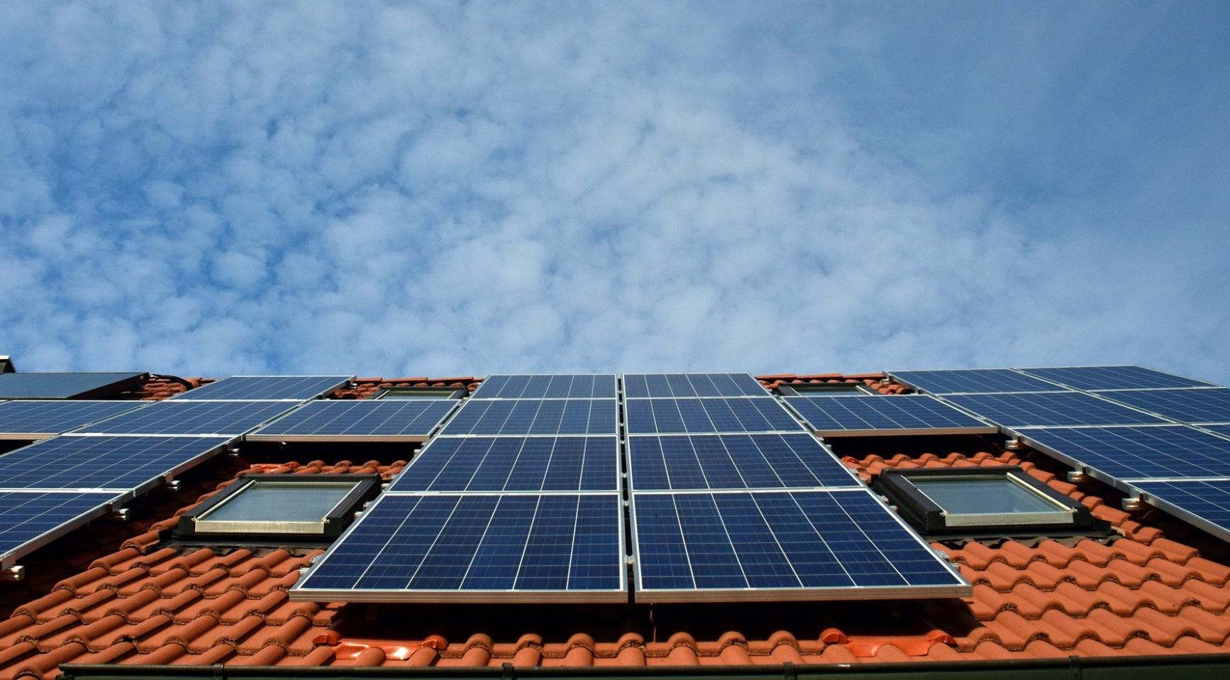 Schimmige adviseurs gebruiken gegevens van failliete zonnepanelenbedrijven om batterijverkopen aan consumenten te stimuleren