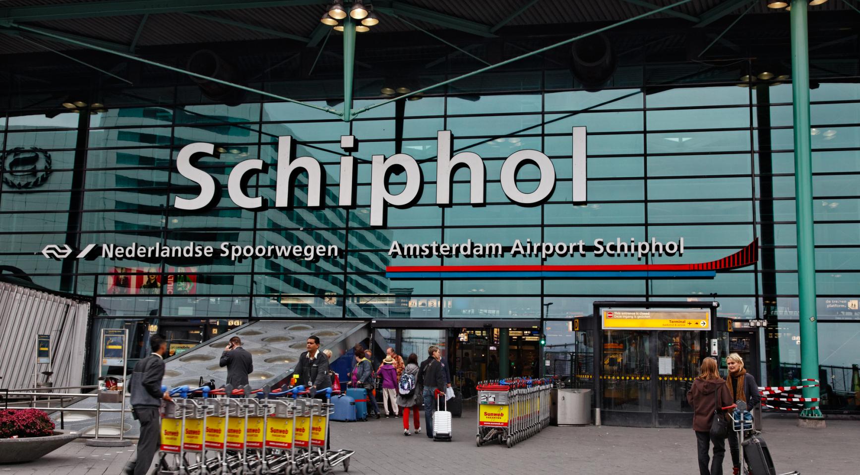Schoonmakers van Schiphol staken woensdag tegen wijzigingen in ziektegeld
