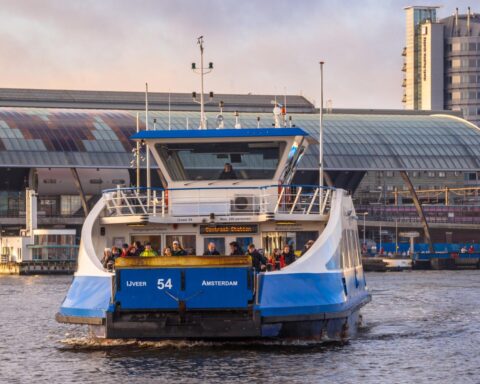 Staking door Amsterdamse veerbootbemanning mogelijk om één-schipperplan
