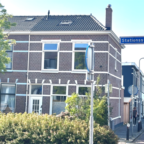 Stationsstraat in Nederland: evolutie van treinverbindingen naar woon- en winkelstraten