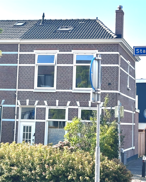 Stationsstraat in Nederland: evolutie van treinverbindingen naar woon- en winkelstraten