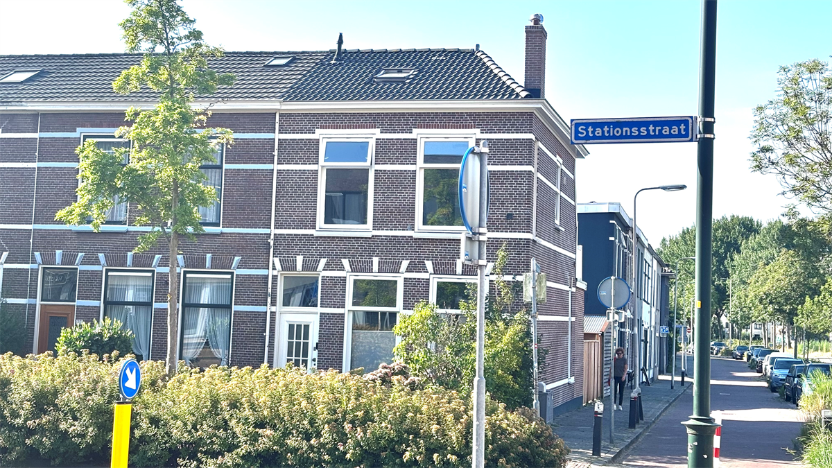 Stationsstraat in Nederland: evolutie van treinverbindingen naar woon- en winkelstraten