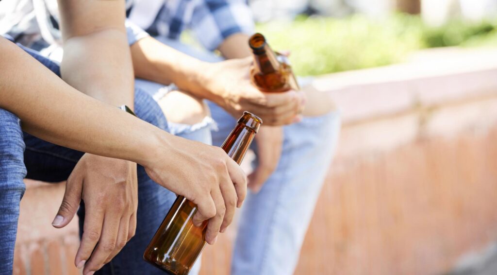 Steeds meer Nederlanders kopen bier in het buitenland door lagere prijzen; grensregio's het meest getroffen