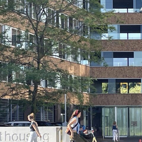Studenten geven hun zoektocht naar huisvesting op nu het tekort in Nederland escaleert
