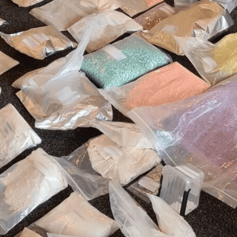Substanties verkocht via Nederlandse website mogelijk gelinkt aan 21 doden, zeggen aanklagers