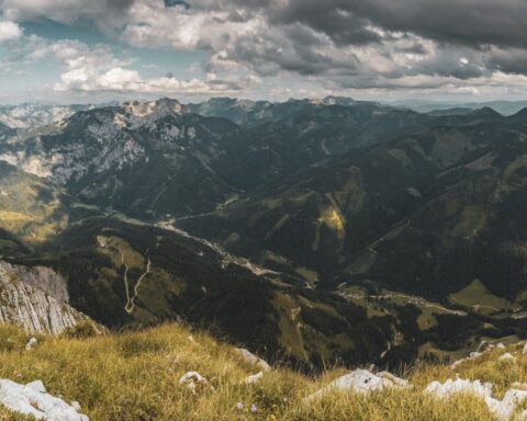 Twee Nederlandse wandelaars zwaar gewond na aparte valpartijen in Oostenrijkse Alpen