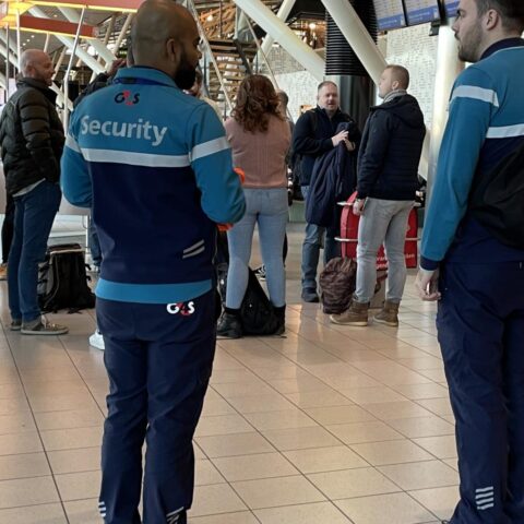 Vakbonden dreigen Schiphol met staking beveiligers na recente reorganisatie
