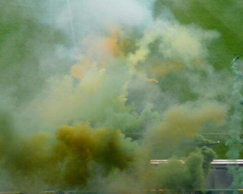 Verbeterde toegangscontrole nodig tegen vuurwerk in voetbalstadions