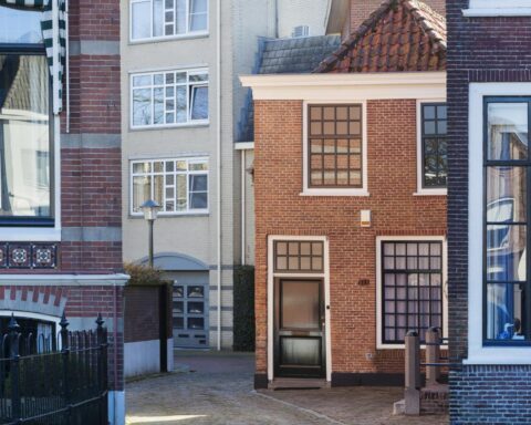 Verkoop van huurwoningen: particuliere sector slinkt snel in kleinere Nederlandse steden en dorpen
