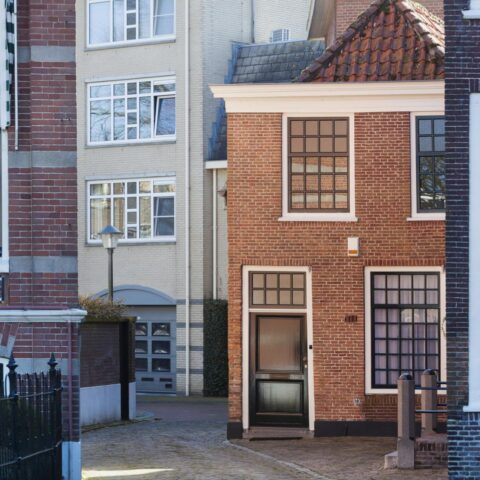 Verkoop van huurwoningen: particuliere sector slinkt snel in kleinere Nederlandse steden en dorpen