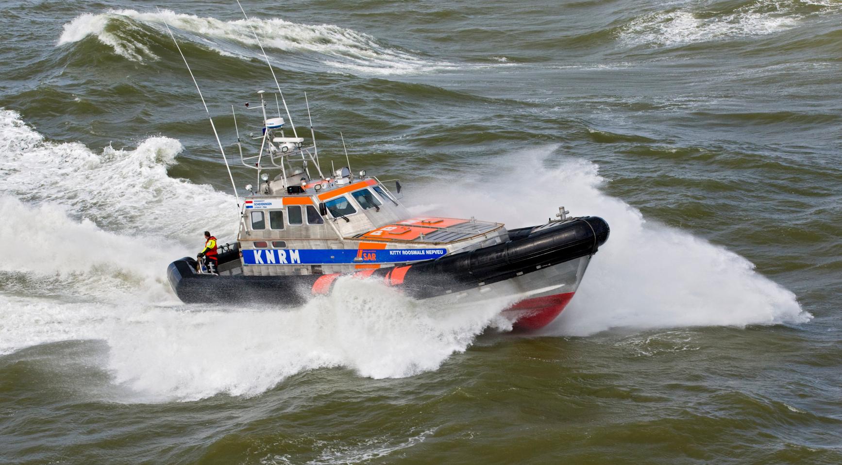 Vier personen in problemen in zee bij Callantsoog; 1 dode, 1 vermist, 2 gered