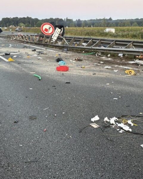 Vijf gewonden na botsing tussen Duitse touringcar en bestelbus bij Wezep