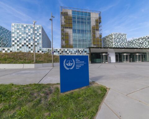 VS legt sancties op tegen voorzitter en aanklager van het ICC in Den Haag