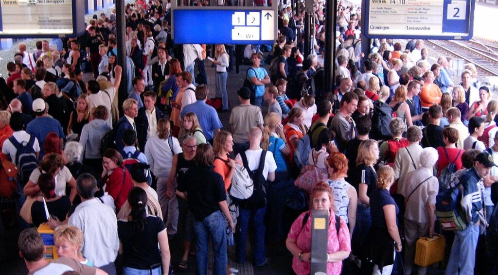 VVD-lid tekent rechtse “remigratie”-petitie en woont protest bij