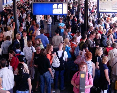 VVD-lid tekent rechtse “remigratie”-petitie en woont protest bij