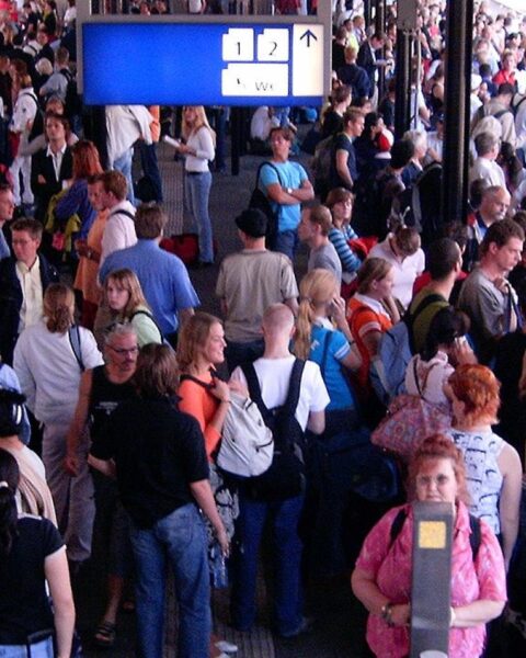 VVD-lid tekent rechtse “remigratie”-petitie en woont protest bij