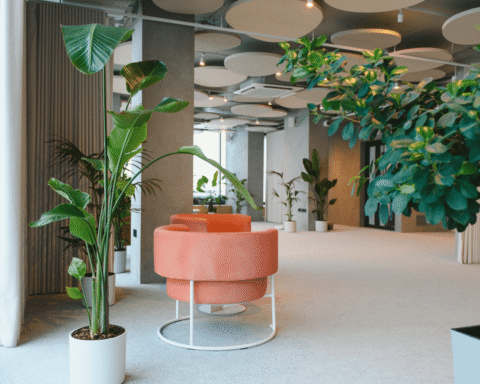 Werkgevers investeren in luxe kantoren om thuiswerkers terug te lokken en nieuw talent aan te trekken