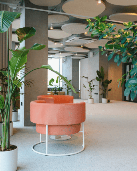 Werkgevers investeren in luxe kantoren om thuiswerkers terug te lokken en nieuw talent aan te trekken