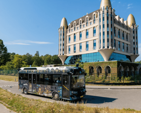 Zelfrijdende bus start in Efteling, tweede in Nederland op openbare wegen