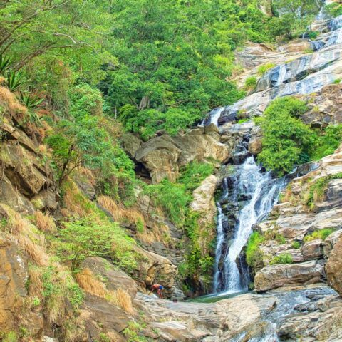 26-jarige Nederlandse vrouw overleden na uitglijden bij Ella Falls in Sri Lanka