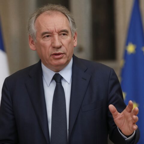 Bayrou waarschuwt dat winst van RN of LFI de EU kan laten uiteenvallen