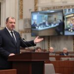 Tolstoj noemt hogere belastingen en taalverbod belangrijke prestaties van Verenigd Rusland