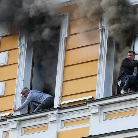 Russische droneaanval treft academie en medisch centrum in Kyiv