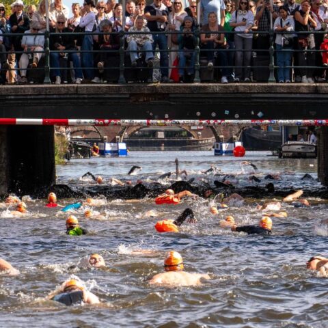 Amsterdam City Swim haalt recordbedrag van meer dan €3 miljoen op voor dodelijke zenuw-spierziekte