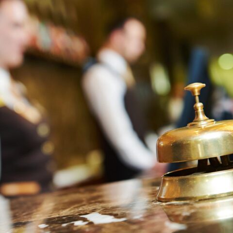 Amsterdam verliest 38% van de zakelijke reizigers terwijl toeristen minder uitgeven, aldus ABN Amro