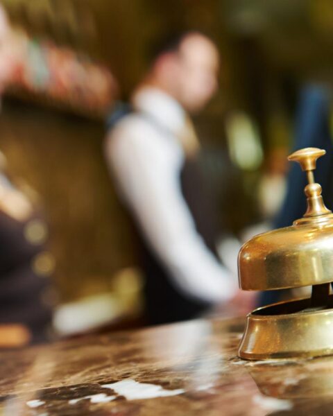 Amsterdam verliest 38% van de zakelijke reizigers terwijl toeristen minder uitgeven, aldus ABN Amro