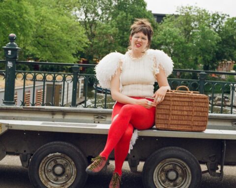 Award-winnende queer stork voorstelling The Visitor binnenkort te zien in Amsterdam