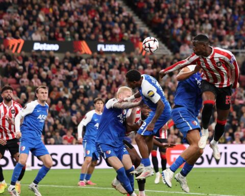 AZ Alkmaar verliest nipt eerste Europa League-wedstrijd uit tegen Sunderland