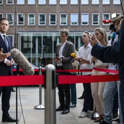 Coalitie overweegt onderwijsbezuinigingen als sociale zekerheid niet rendabel blijkt