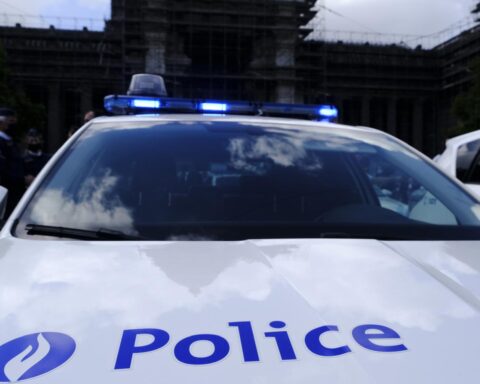 Drie Nederlanders gearresteerd in België na ontdekking van drugslab in Pelt