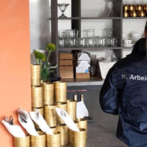 Eigenaren van Indiase restaurants in AmsterdamGearresteerd in mensenhandelonderzoek