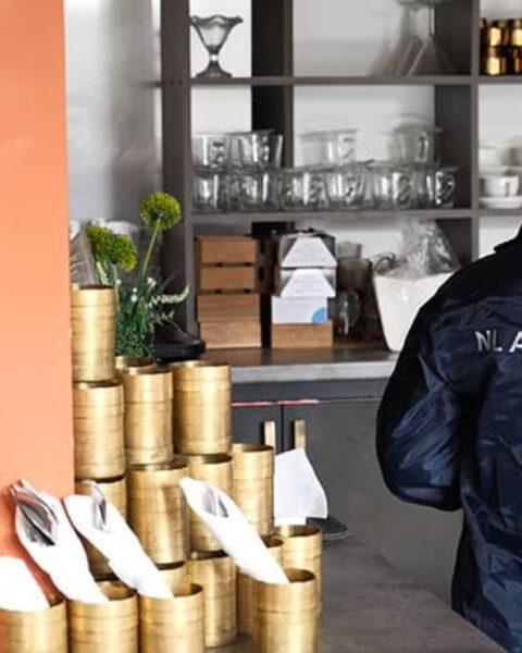 Eigenaren van Indiase restaurants in AmsterdamGearresteerd in mensenhandelonderzoek