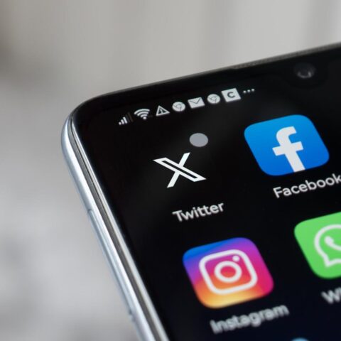 EU pleit voor verbod op sociale media voor onder de 15 jaar; kabinet Nederland steunt plan