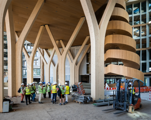 Exclusieve trappentour langs duurzame kantoorprojecten in Amsterdam door EeStairs