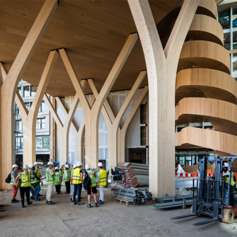 Exclusieve trappentour langs duurzame kantoorprojecten in Amsterdam door EeStairs