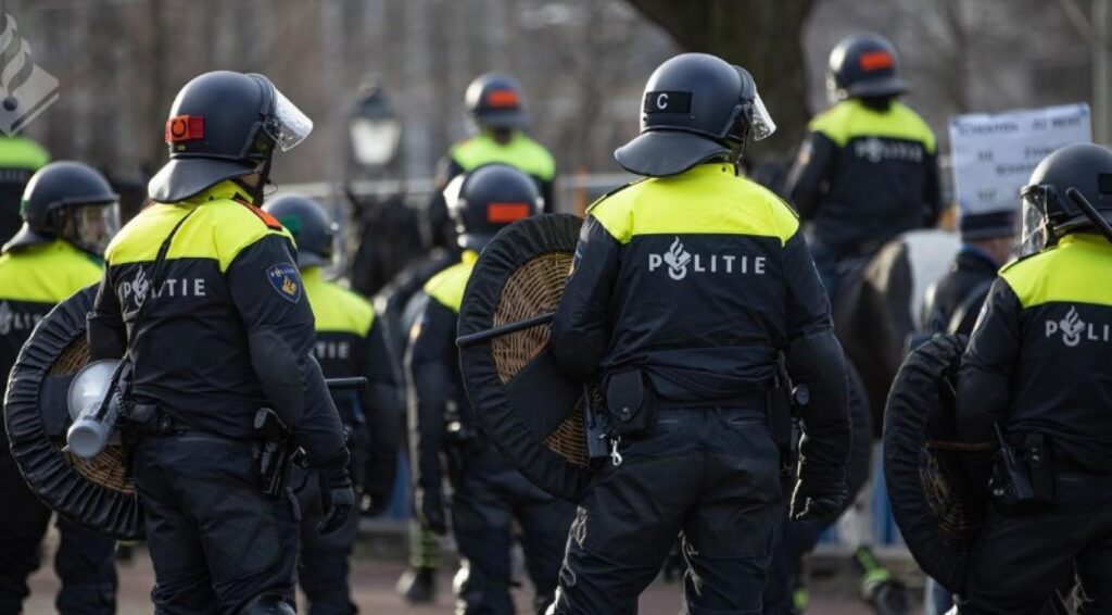 Extreemrechtse figuren roepen op tot geweld tijdens protest in Den Haag, een jaar na rellen Malieveld