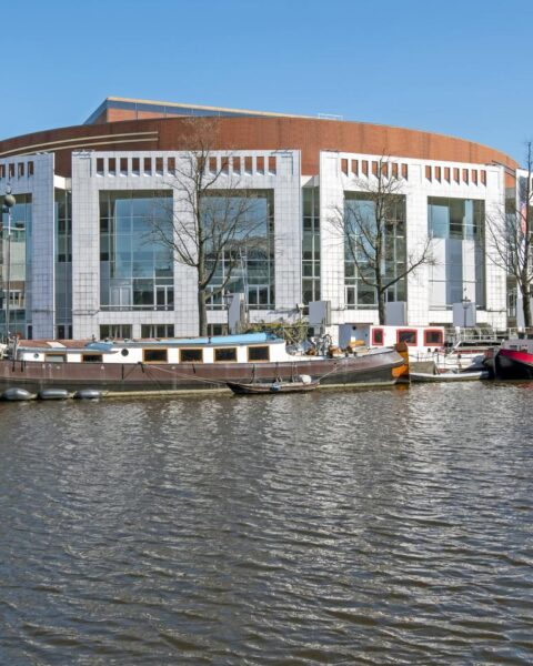 Gemeente Amsterdam kondigt plannen aan voor het schrappen van 2.500 fulltime banen voor 2030
