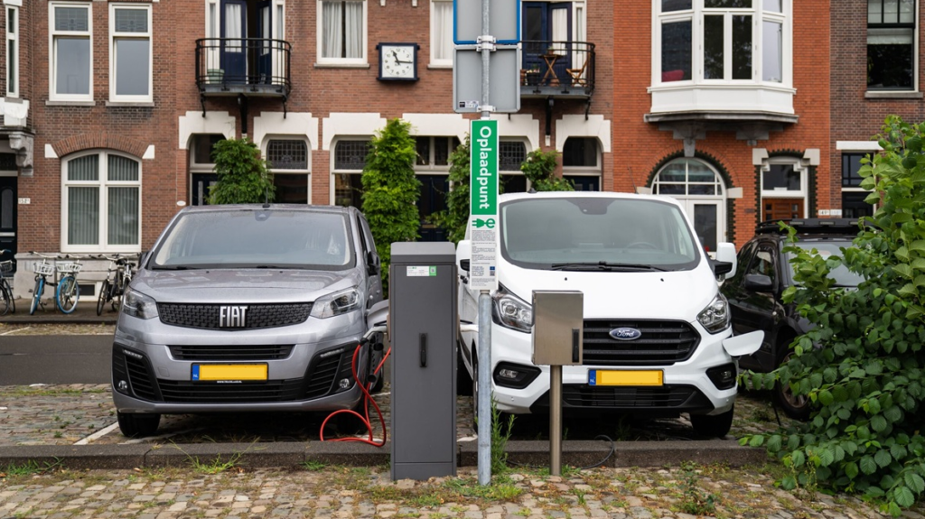 Goedkoper laden bij duizenden nieuwe laadpalen in Zuid-Holland en Zeeland