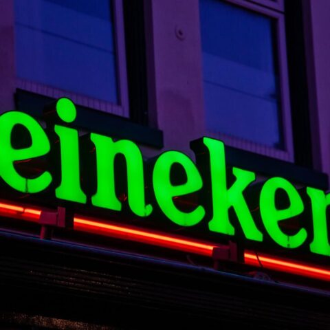 Heineken-medewerkers staken drie uur tijdens landelijke protesten tegen sociale zekerheidsmaatregelen maandag