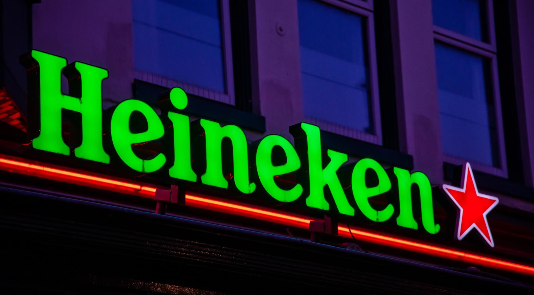 Heineken-medewerkers staken drie uur tijdens landelijke protesten tegen sociale zekerheidsmaatregelen maandag