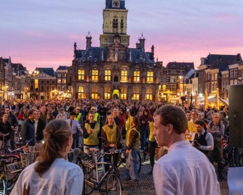 Honderden demonstreren in Delft na een reeks recente seksuele aanvallen en mishandelingen