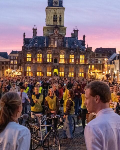 Honderden demonstreren in Delft na een reeks recente seksuele aanvallen en mishandelingen