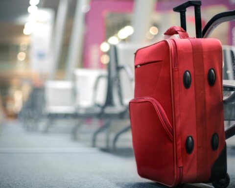 Honderden Nederlandse reizigers vast in Indonesië na uitbarsting van vulkaan