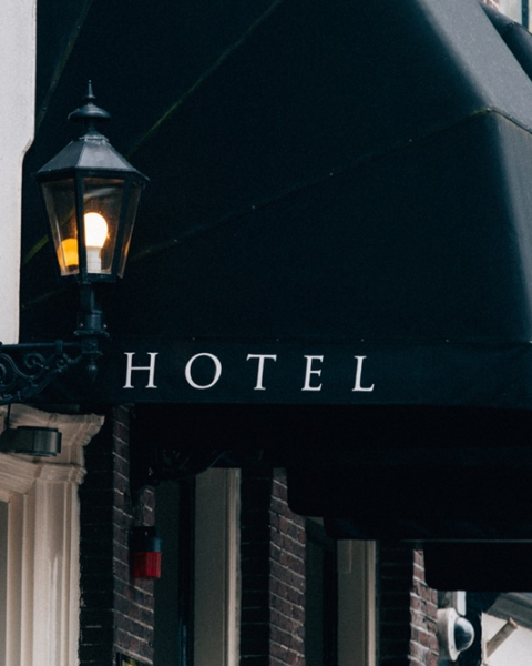 Hoteliers in Nederland verwachten dalingen in boekingen en winst voor 2026 en 2027